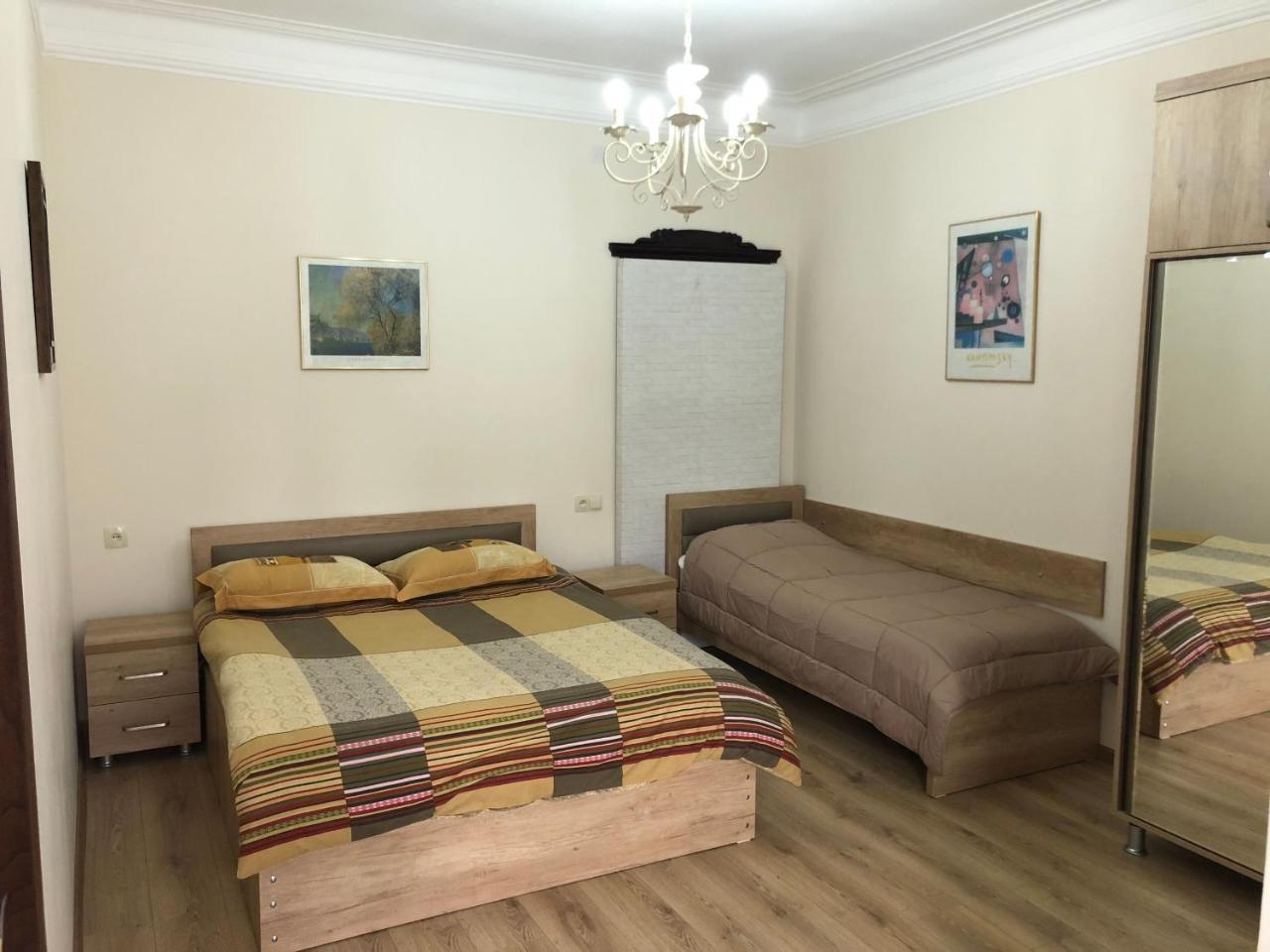 Temo Guest House 10 Batumi Bagian luar foto