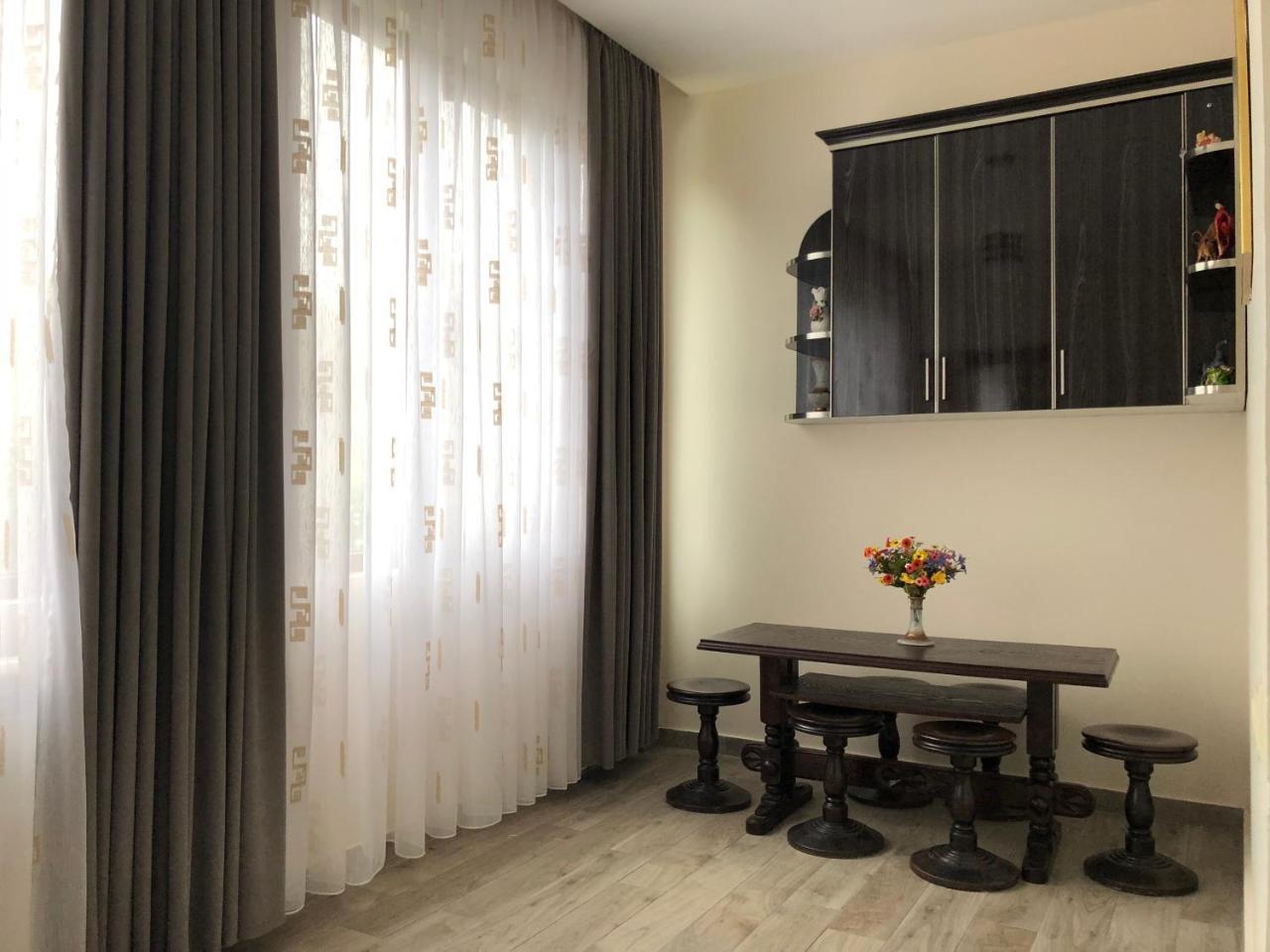 Temo Guest House 10 Batumi Bagian luar foto