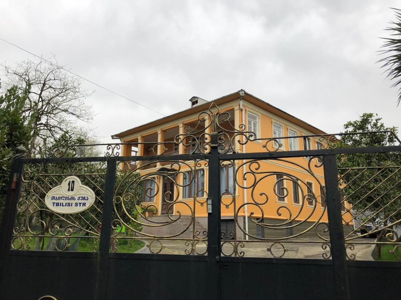 Temo Guest House 10 Batumi Bagian luar foto