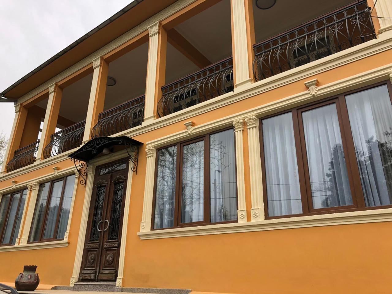 Temo Guest House 10 Batumi Bagian luar foto