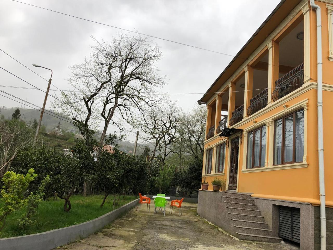 Temo Guest House 10 Batumi Bagian luar foto
